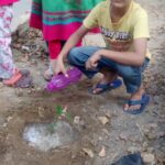 2015-10-24-shubhangi-planting-tree-on-her-bday--3_22632371245_o